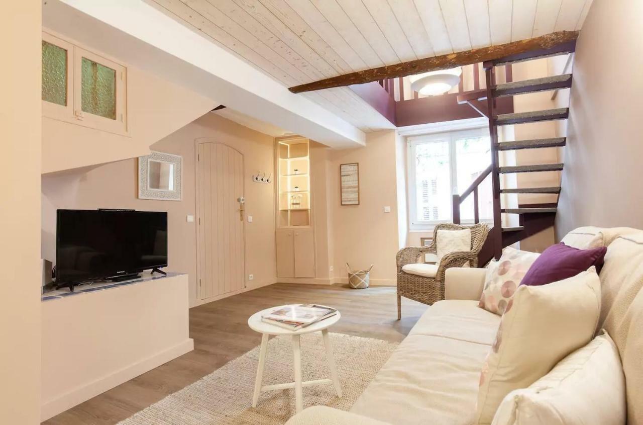 2 Bedrooms 2 Bathrooms In Old *