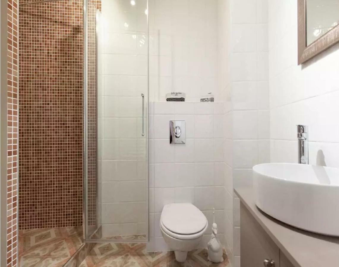 Apartment 2 Bedrooms 2 Bathrooms In Old Antibes